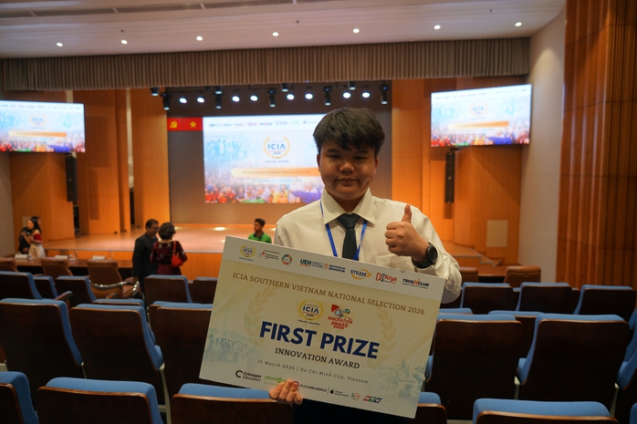 Tự học AI trong 2 tuần, học sinh lớp 9 giành giải Nhất với dự án chống lừa đảo - Ảnh 1.