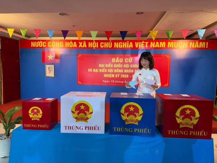 Hoa hậu Thanh Thủy, Bảo Ngọc, cùng nhiều nghệ sĩ đi bầu cử - Ảnh 4.