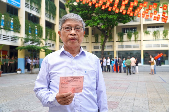 Cử tri cao tuổi ở TPHCM tham gia bầu cử - Ảnh 3.