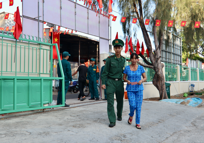 Cử tri xã đảo Thạnh An hào hứng tham gia bầu cử đại biểu Quốc hội năm 2026 - Ảnh 3. Cử tri xã đảo Thạnh An hào hứng tham gia bầu cử đại biểu Quốc hội năm 2026 - Ảnh 3.