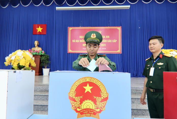 Cử tri xã đảo Thạnh An hào hứng tham gia bầu cử đại biểu Quốc hội năm 2026 - Ảnh 8. Cử tri xã đảo Thạnh An hào hứng tham gia bầu cử đại biểu Quốc hội năm 2026 - Ảnh 8.