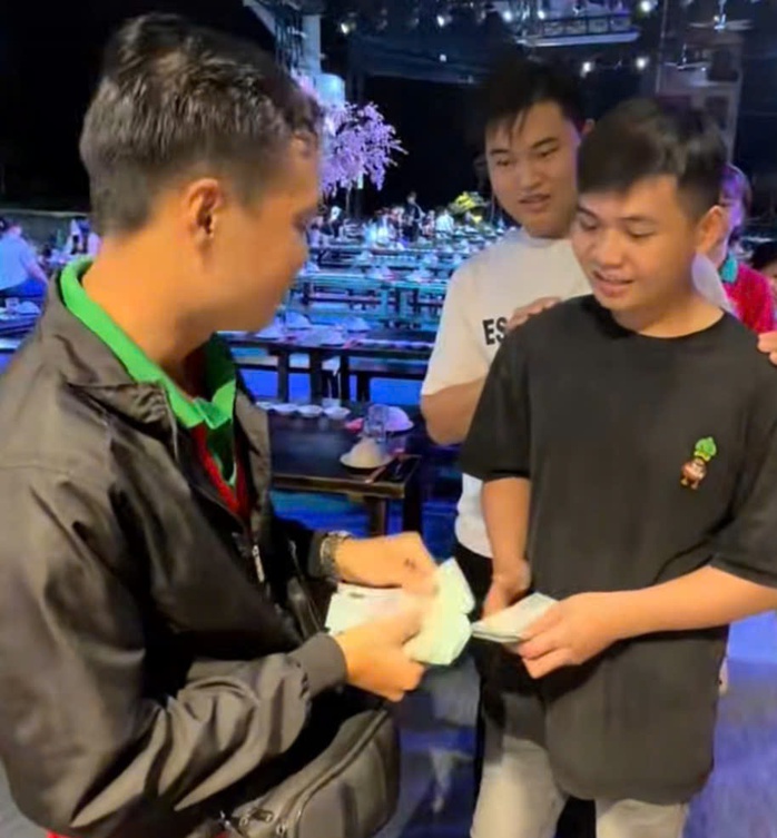 Nam nh&acirc;n vi&ecirc;n tr&uacute;ng độc đắc 18 tỉ đồng tặng &ocirc; t&ocirc; cho em g&aacute;i chủ qu&aacute;n - Ảnh 1.