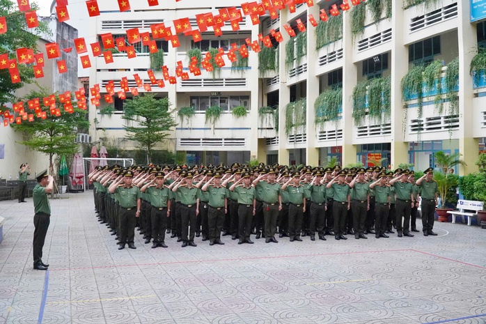 Công an TPHCM tham gia bầu cử - Ảnh 13.