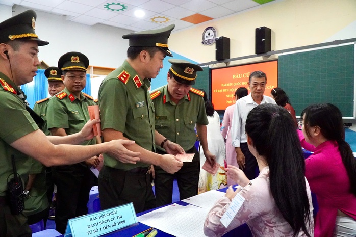Công an TPHCM tham gia bầu cử - Ảnh 3.