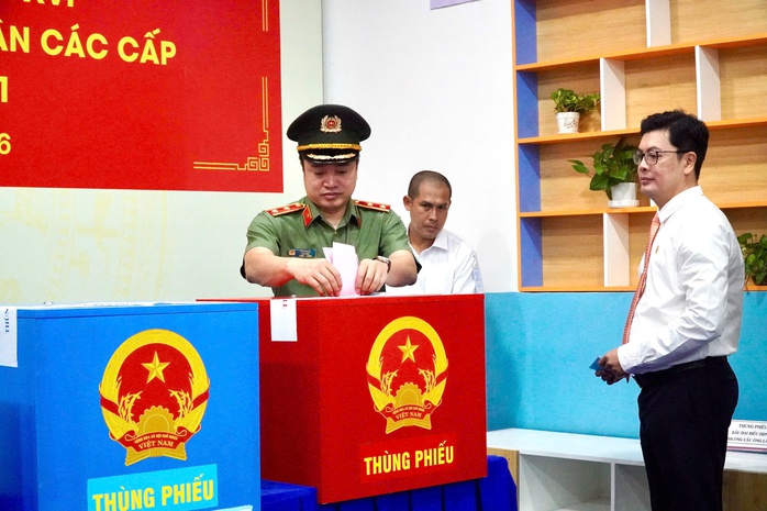Công an TPHCM tham gia bầu cử - Ảnh 4.