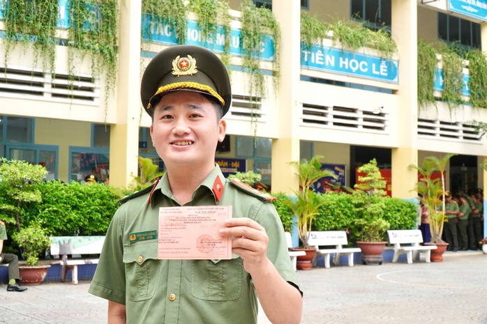 Công an TPHCM tham gia bầu cử - Ảnh 12.