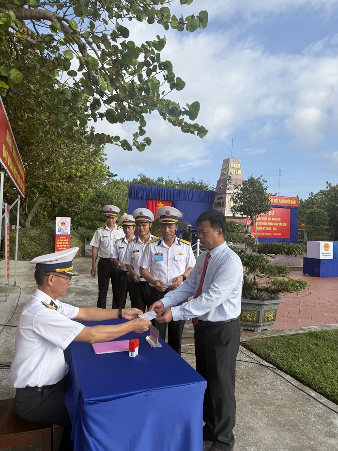 Thiêng liêng "ngày hội non sông" ở đặc khu Trường Sa - Ảnh 7.