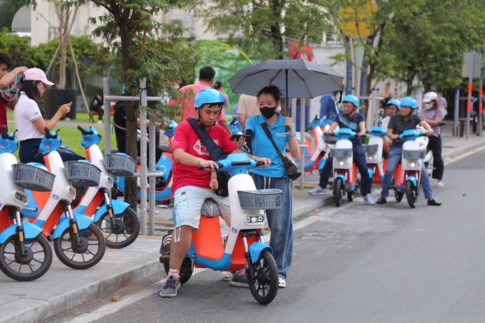 Trải nghiệm xe đạp điện công cộng - Ảnh 1. Trải nghiệm xe đạp điện công cộng - Ảnh 1.