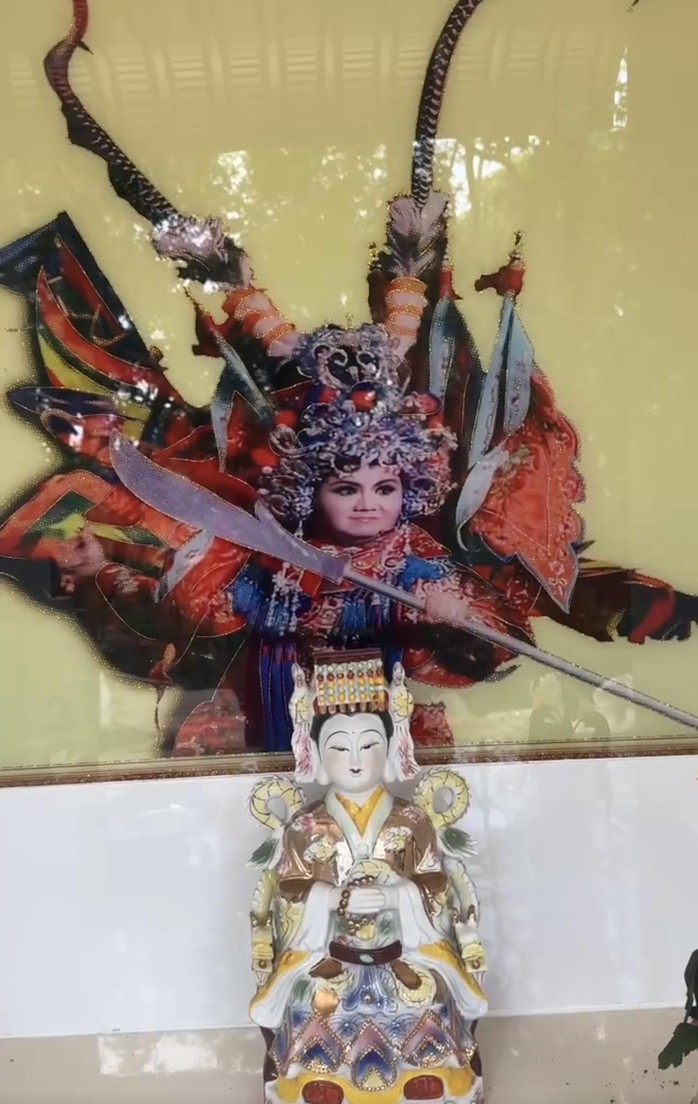 Kh&ocirc;ng thể chấp nhận việc t&ugrave;y tiện lấy h&igrave;nh NSƯT T&uacute; Sương đặt l&ecirc;n b&agrave;n thờ - Ảnh 2.