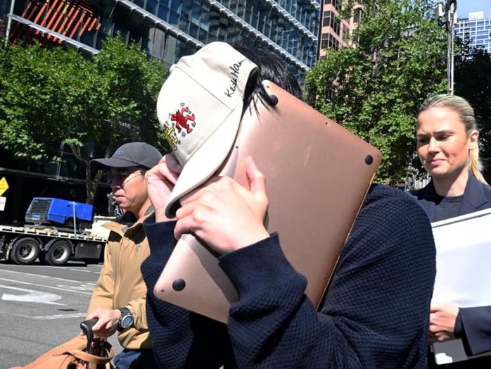 Xem xét hủy visa du học sinh quay lén hơn 100 phụ nữ - Ảnh 1. Xem xét hủy visa du học sinh quay lén hơn 100 phụ nữ - Ảnh 1.