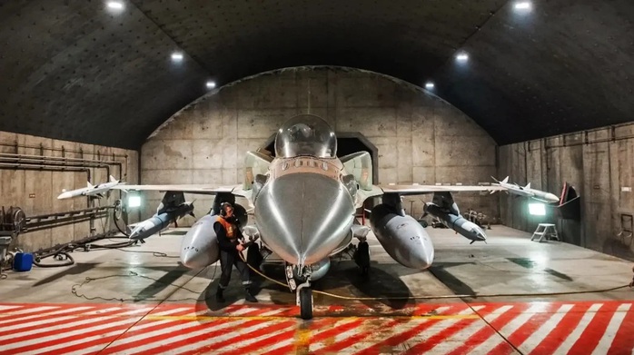 D&agrave;n vũ kh&iacute; "khủng" l&agrave;m rung chuyển Trung Đ&ocirc;ng: Đồn đo&aacute;n về vũ kh&iacute; laser tối t&acirc;n - Ảnh 2.