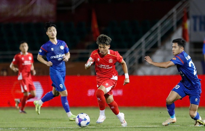 Ninh Bình tiếp tục hụt hơi, PVF-CAND thay tướng chưa đổi vận - Ảnh 3.