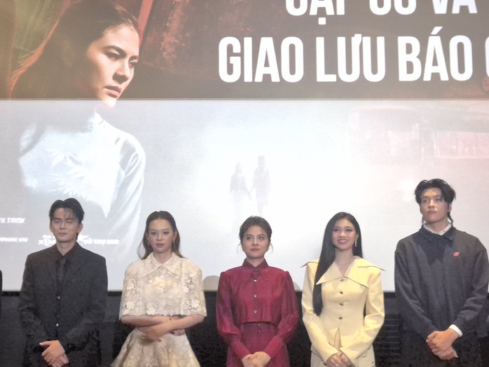 Mỹ nam Vĩnh Đam trải l&ograve;ng "nụ h&ocirc;n" với Minh Ki&ecirc;n v&agrave; Lyly - Ảnh 4.