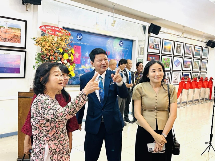 Nguyễn &Aacute; nhận tước hiệu Nghệ sĩ Nhiếp ảnh đặc biệt xuất sắc E.VAPA/G Hội Nghệ sĩ Nhiếp ảnh Việt Nam - Ảnh 4.