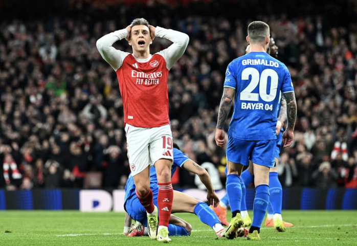 "Ph&aacute;o thủ" bắn hạ Leverkusen, Ngoại hạng Anh c&oacute; v&eacute; tứ kết Champions League - Ảnh 1.