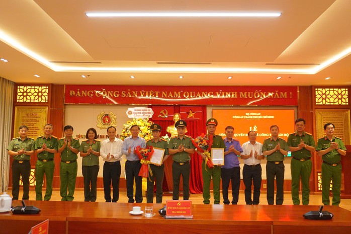 C&ocirc;ng an TPHCM c&ocirc;ng bố quyết định bổ nhiệm chức danh tư ph&aacute;p 2 l&atilde;nh đạo - Ảnh 5.