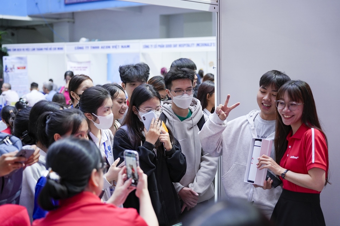 Người lao động biết loại ngoại ngữ n&agrave;y sẽ được săn đ&oacute;n trong năm 2026 - Ảnh 5.