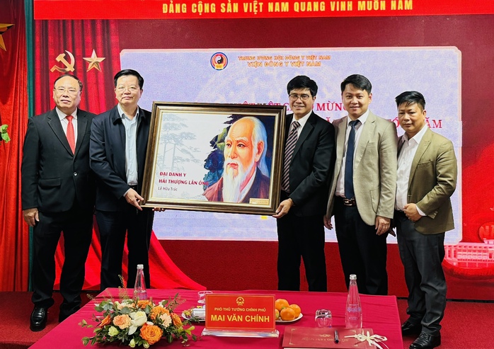 Phó Thủ tướng Mai Văn Chính yêu cầu phát huy vai trò y học cổ truyền - Ảnh 3.