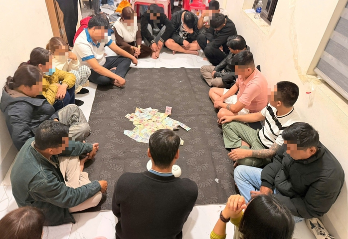 C&ocirc;ng an triệt ph&aacute; tụ điểm đ&aacute;nh bạc tại Quảng Trị , thu giữ 210 triệu đồng - Ảnh 1.