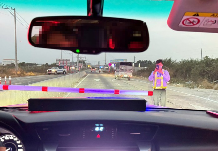 &Ugrave;n tắc tại trạm ETC đường cao tốc, L&acirc;m Đồng đề nghị khắc phục ngay - Ảnh 2.