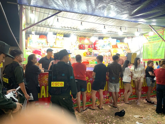 Khởi tố 21 bị can trong vụ lừa đảo bốc thăm tr&uacute;ng thưởng iPhone tại T&acirc;y Ninh - Ảnh 1.