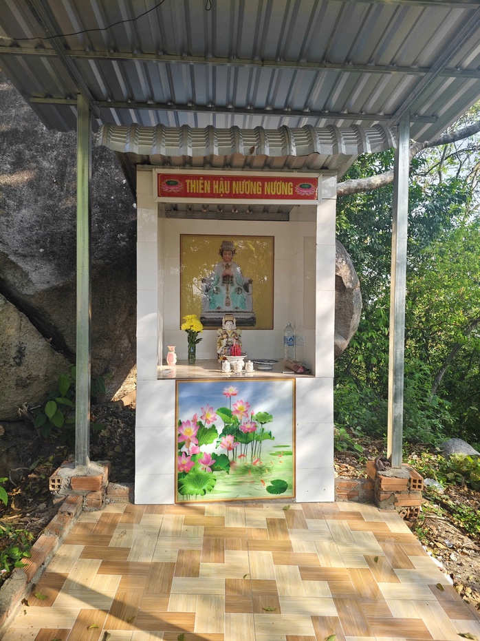 Việc tùy tiện lấy hình NSƯT Tú Sương đặt lên bàn thờ: Công an phường ở An Giang đã xử lý - Ảnh 3.