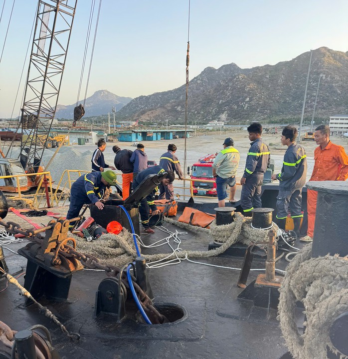 Tai nạn tr&ecirc;n t&agrave;u Trường Nguy&ecirc;n 18: 3 người tử vong, 2 người đ&atilde; ổn định - Ảnh 1.