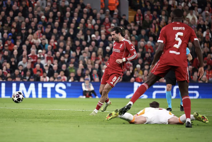 Liverpool đ&egrave; bẹp Galatasaray, hi&ecirc;n ngang v&agrave;o tứ kết Champions League - Ảnh 2.
