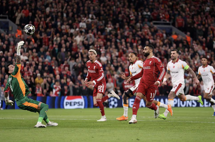 Liverpool đ&egrave; bẹp Galatasaray, hi&ecirc;n ngang v&agrave;o tứ kết Champions League - Ảnh 1.