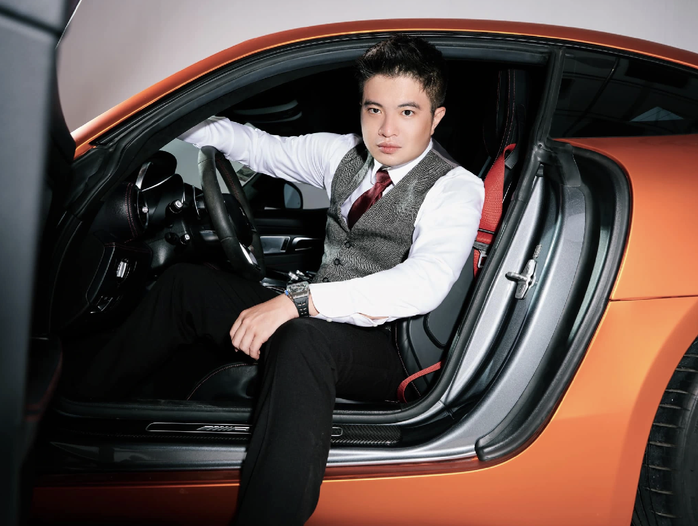 Bố mẹ Mr Pips gửi v&agrave;ng v&agrave; USD để che giấu tội phạm lừa đảo năm 2024 - Ảnh 1.