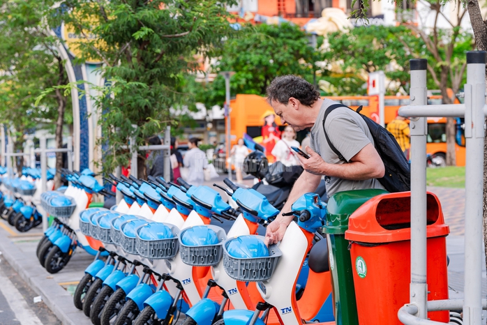 VIDEO: Th&iacute;ch th&uacute; chạy quanh trung t&acirc;m TPHCM với xe đạp điện miễn ph&iacute; - Ảnh 1.