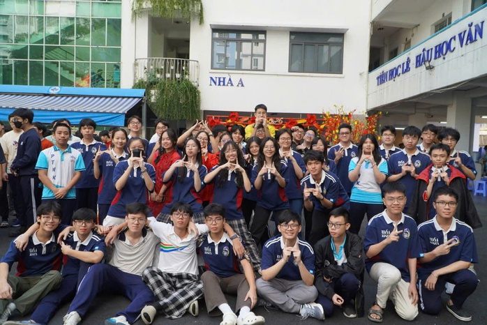 Trường chuy&ecirc;n đầu ti&ecirc;n ở TPHCM th&ocirc;ng b&aacute;o tuyển sinh lớp 10 - Ảnh 1.