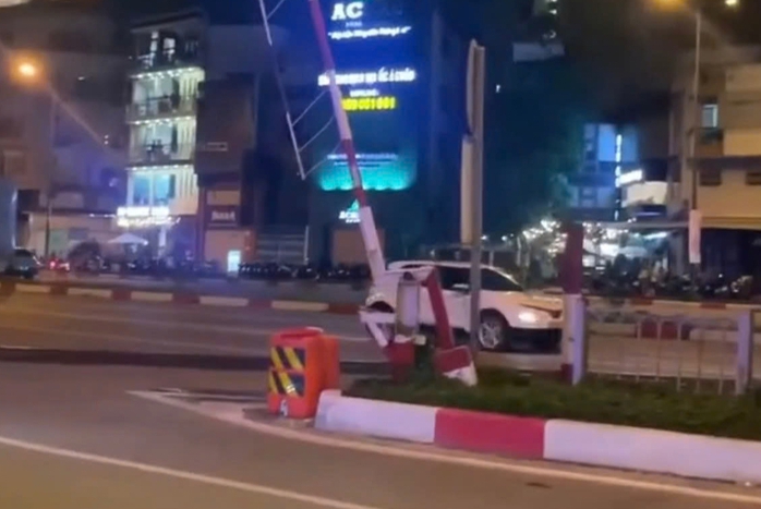 C&oacute; pha l&ugrave;i xe tr&ecirc;n đại lộ Phạm Văn Đồng, nam t&agrave;i xế ở TPHCM bị phạt - Ảnh 2.