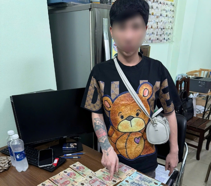 C&ocirc;ng an TPHCM bắt kẻ đột nhập kh&aacute;ch sạn trộm 11 triệu đồng - Ảnh 2.