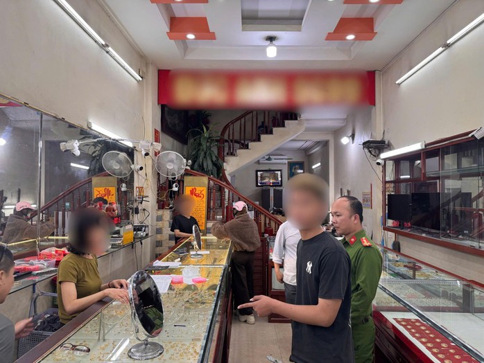 Bắt nghi phạm g&acirc;y ra vụ cướp giật tại tiệm v&agrave;ng ở Hưng Y&ecirc;n - Ảnh 1.