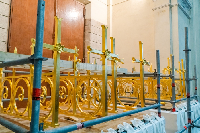 VIDEO: Cận cảnh th&aacute;nh gi&aacute; nặng 400kg tr&ecirc;n đỉnh Nh&agrave; thờ Đức B&agrave; - Ảnh 14.