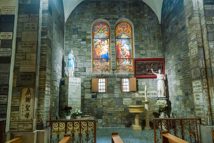 VIDEO: Cận cảnh th&aacute;nh gi&aacute; nặng 400kg tr&ecirc;n đỉnh Nh&agrave; thờ Đức B&agrave; - Ảnh 15.