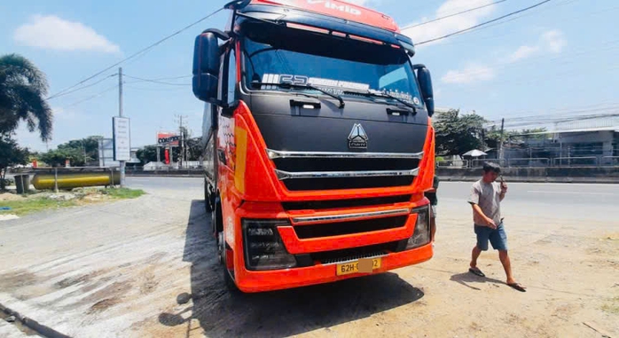 Xe tải tước phù hiệu vẫn lưu thông bị phạt gần 30 triệu đồng tại Tây Ninh - Ảnh 1.