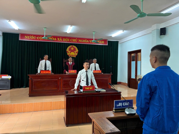 To&agrave; tuy&ecirc;n &aacute;n g&atilde; thanh ni&ecirc;n tấn c&ocirc;ng CSGT đang l&agrave;m nhiệm vụ - Ảnh 1.