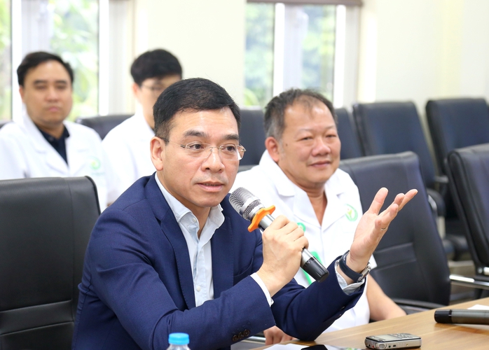 Lần đầu tại Việt Nam: Người được nhận gan lại hiến gan cho người bệnh kh&aacute;c - Ảnh 7.