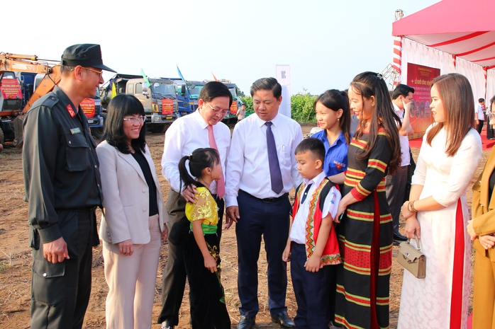 Ph&oacute; Thủ tướng Hồ Quốc Dũng dự lễ động thổ trường học nội tr&uacute; tại Đắk Lắk - Ảnh 2.