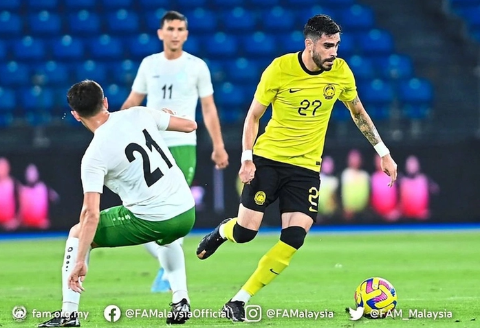 Tuyển Malaysia tiếp tục d&ugrave;ng cầu thủ nhập tịch t&aacute;i đấu tuyển Việt Nam - Ảnh 2.