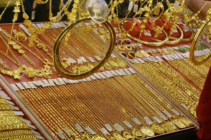 Gi&aacute; v&agrave;ng h&ocirc;m nay, 20-3: V&agrave;ng thế giới giảm sốc 222 USD - Ảnh 1.