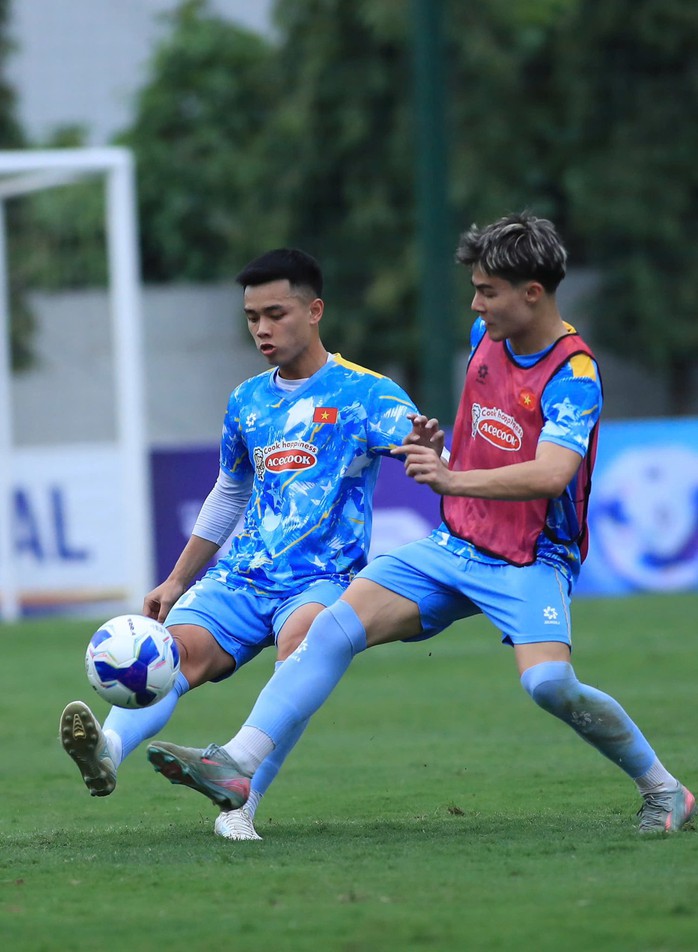 Tuyển thủ U23 Việt Nam đ&aacute;nh gi&aacute; cao năng lực Việt kiều Moric - Ảnh 2.