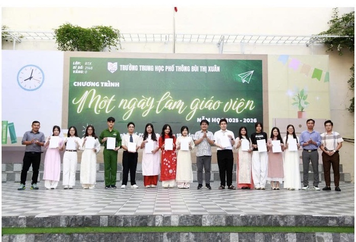 Thú vị trải nghiệm "Một ngày làm giáo viên" của học sinh Trường Bùi Thị Xuân  - Ảnh 1.