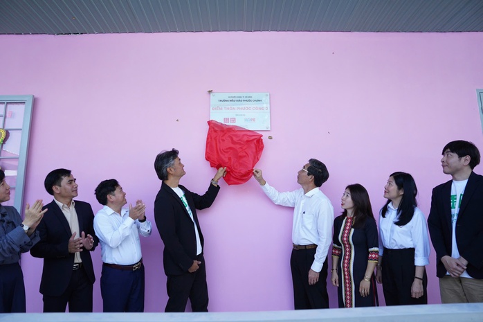 L&atilde;nh đạo Đ&agrave; Nẵng dự kh&aacute;nh th&agrave;nh trường mẫu gi&aacute;o 2,2 tỉ đồng tại x&atilde; v&ugrave;ng cao - Ảnh 1.