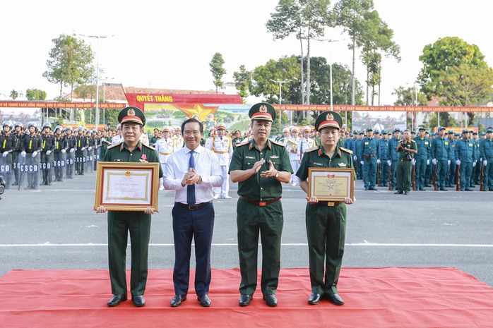 Lực lượng vũ trang TPHCM ra qu&acirc;n huấn luyện năm 2026 - Ảnh 1.