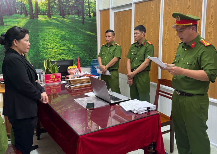 Bắt hiệu trưởng Trần Thị Thu lạm dụng chức vụ r&uacute;t 500 triệu từ ng&acirc;n s&aacute;ch - Ảnh 1.