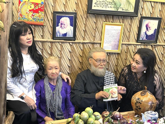 Thanh Hằng, B&iacute;ch Thủy, Hạ Ch&acirc;u x&uacute;c động trong ng&agrave;y giỗ nhạc sĩ &ndash; NSƯT Bắc Sơn - Ảnh 1.