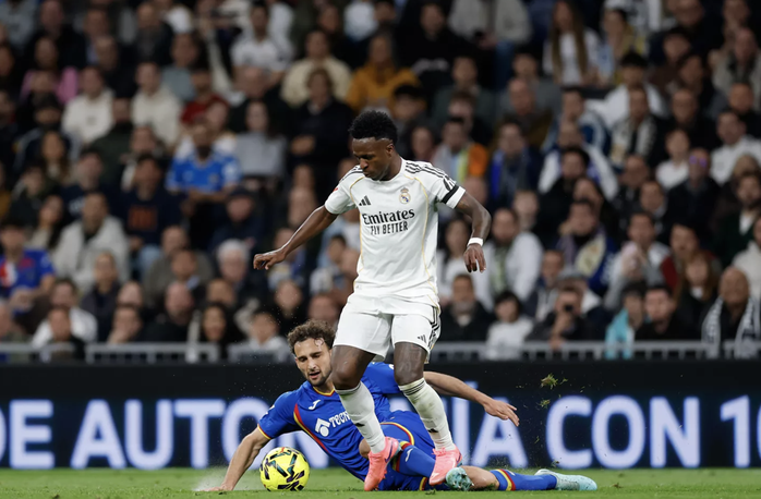 Gục ngã sân nhà Bernabeu, Real Madrid hụt hơi cuộc đua vô địch - Ảnh 1.